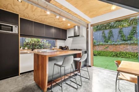 Industrial Chic - Fully Furnished - Photo 4
