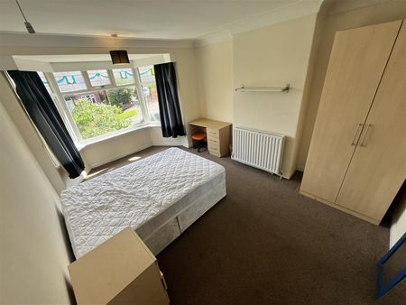 Becketts Park Crescent, Headingley, LS6 3PH, Leeds - Photo 2