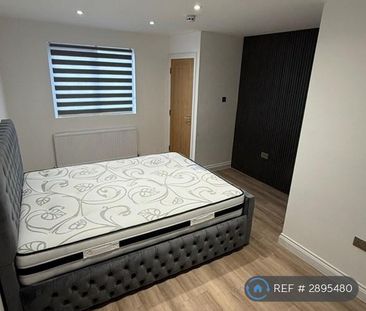 1 bedroom in a house share to rent - Photo 2