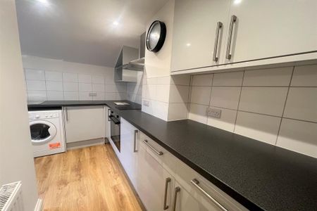 2 bedroom semi-detached house to rent - Photo 4