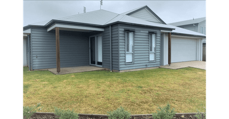 Low-Maintenance Living Minutes from Beach & Village - Photo 3