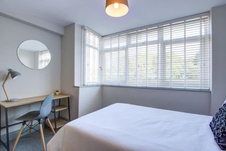 5 bedroom flat to rent - Photo 3