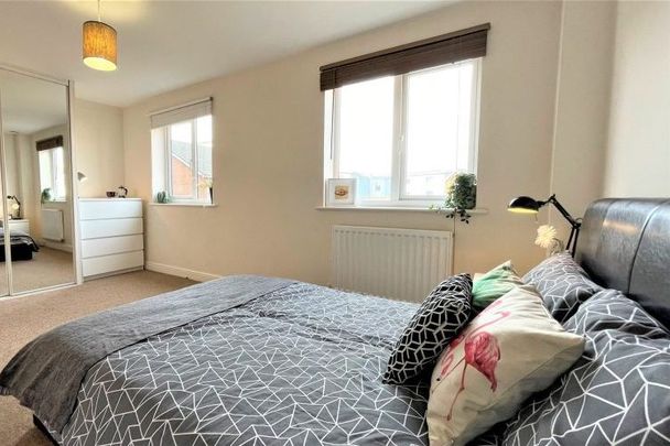 Drummond Grove, Ashford - Photo 1