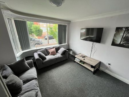 Ash Gardens, Leeds, LS6 - Photo 5