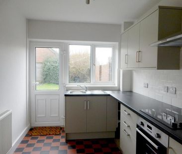 3 bedroom semi-detached house to rent - Photo 3