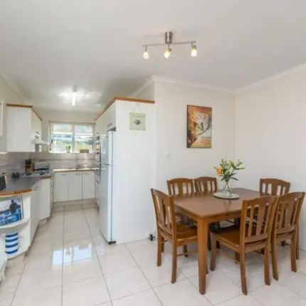 CLAYFIELD GEM - 2 bedroom and a lock up garage! - Photo 4