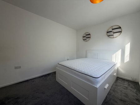3 Bed Flat, Kirkstall Hill, LS4 - Photo 4