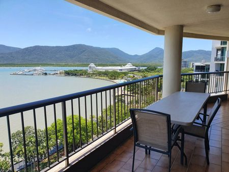 Inner city Penthouse with spectacular views of cairns waterfront!!! - Photo 4