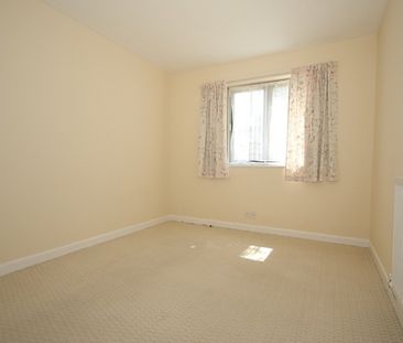 Calluna Court, Woking - Photo 2