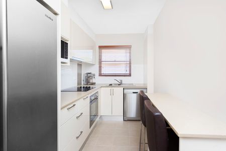 Cosy Living in Great Location - Photo 3
