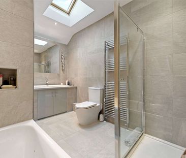 A wonderful 3 bedroom semi detached cottage, set within the heart o... - Photo 5