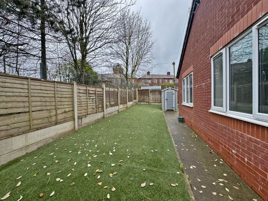 Sheard Court, Shaw - Photo 1