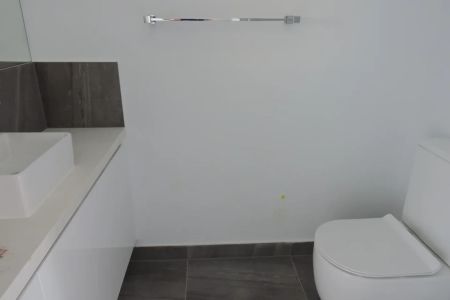 STUNNING TOWNHOUSE IN PRIME LOCATION - Photo 2