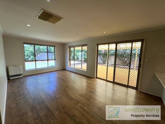 Fantastic Family Home in Ideal Location! - Photo 1