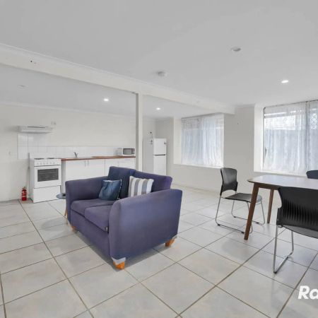 Dual Living Home! Ample Living Space in a Quiet Cul-de-sac! - Photo 5