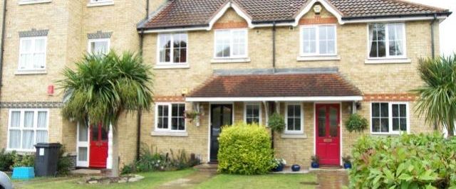 4 bedroom end of terrace house to rent - Photo 1