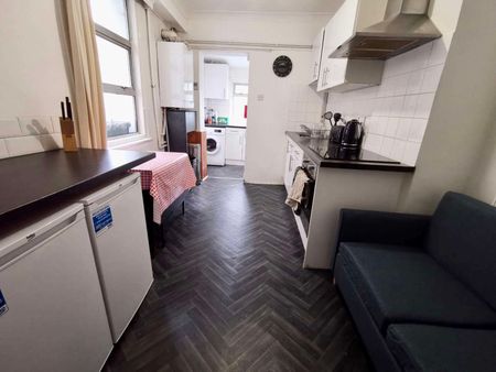 Rooms Available in Professional Houseshare on Harringay Road - Photo 5