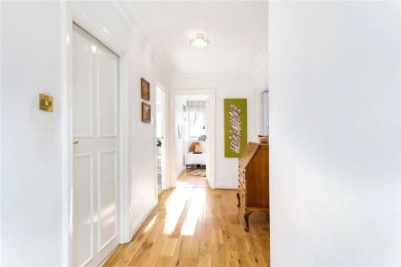 3 bedroom flat in Randolph Avenue - Photo 3