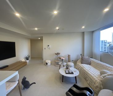 Well-Maintained Three-Bedroom Apartment I Pool & Gym - Photo 2