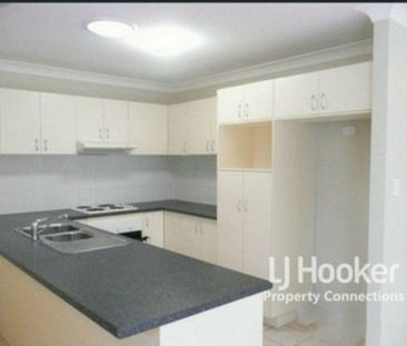 3 Bedroom Townhouse - Includes Pool and Tennis Court! - Photo 2
