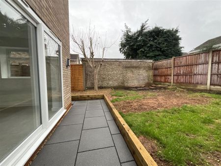 3 bedroom semi-detached house to rent - Photo 5