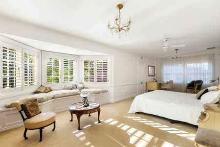 TIMELESS COASTAL ELEGANCE - PRIVATE PALM BEACH SANCTUARY - Photo 2