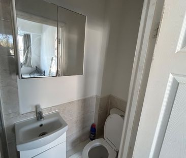 Studio Flat, Bow, E3 - Photo 4