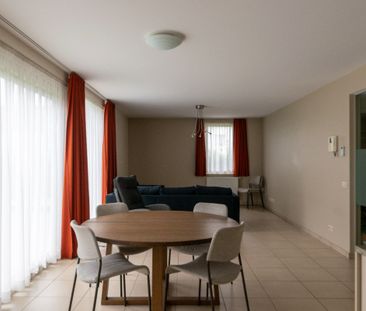 Gelijkvloers appartement met 2 slaapkamers en staanplaats - Foto 3