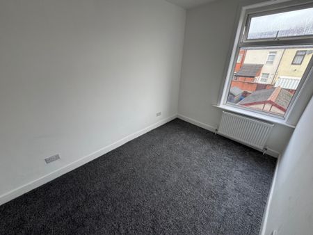 2 Bedroom Terraced House - Photo 2