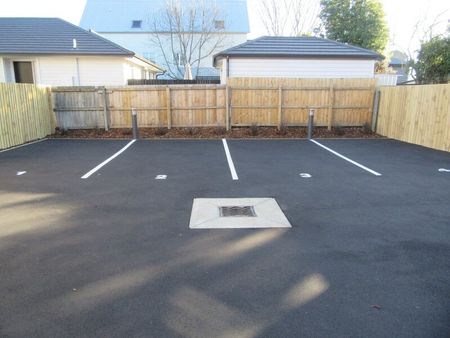 MODERN – CITY CENTRE – THREE BEDROOM TOWNHOUSE - Photo 4