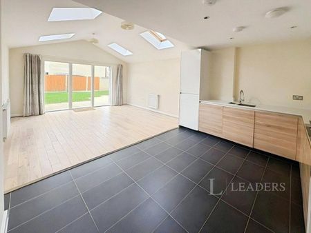 5 bedroom terraced house to rent - Photo 2