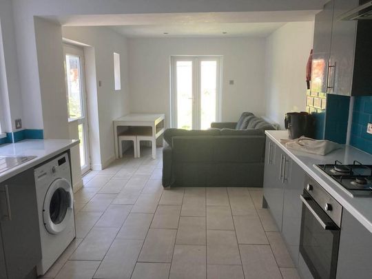 6 bedroom terraced house to rent - Photo 1