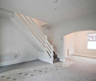 2 bedroom end of terrace house to rent - Photo 6