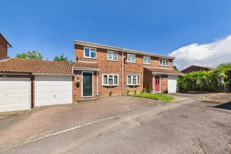 3 bedroom terraced house to rent - Photo 2