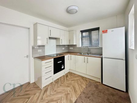 3 bedroom semi-detached house to rent - Photo 5