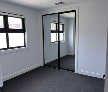 Avondale Heights - Photo 4