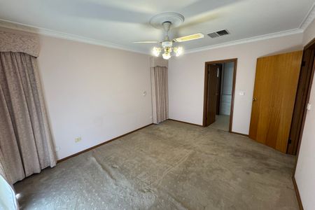 3 BEDROOM HOME + STUDY! - Photo 2