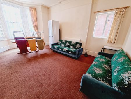 7 Bed Student Accommodation - Photo 4