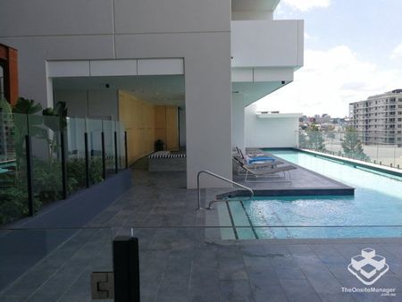 Fully furnished high level two bedrooms unit - Photo 3