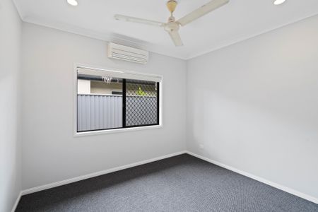 LARGE BLOCK - SIDE ACCESS - QUIET LOCATION - Photo 3