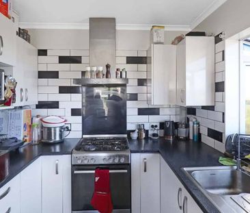 Tidy Four- Bedroom Home. - Photo 2