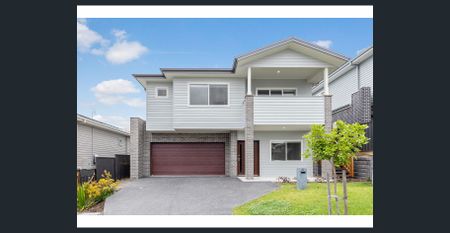 IMMACULATE FAMILY HOME IN CAMERON PARK – PERFECT BLEND OF STYLE AND CONVENIENCE - Photo 5