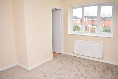 3 bedroom detached house to rent - Photo 3