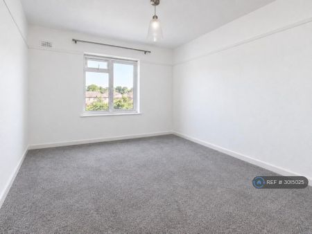 3 bedroom flat to rent - Photo 3