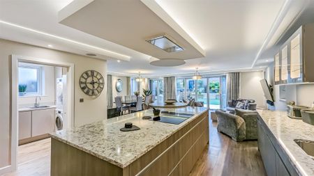 4 Bedroom House - Photo 3