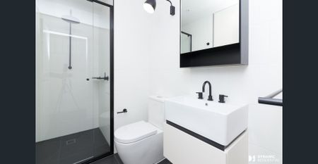 Spacious 2 bed aparmtment with balcony - Photo 3