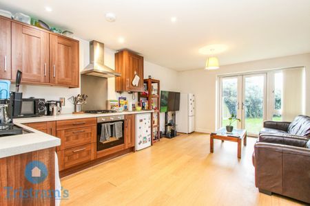 2 bed Flat for Rent - Photo 4