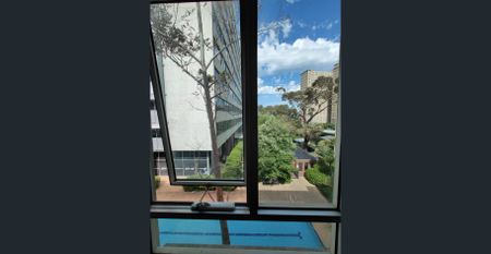 Stylish Furnished Apartment with Pool View – Walk to Uni & Lygon Street - Photo 2