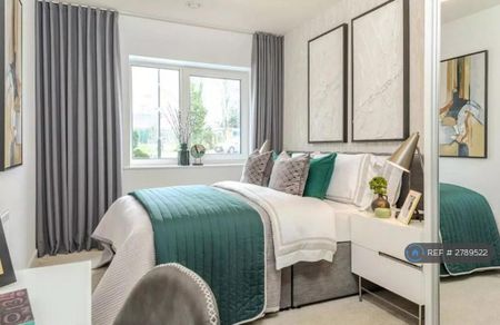 1 bedroom in a flat share to rent - Photo 2