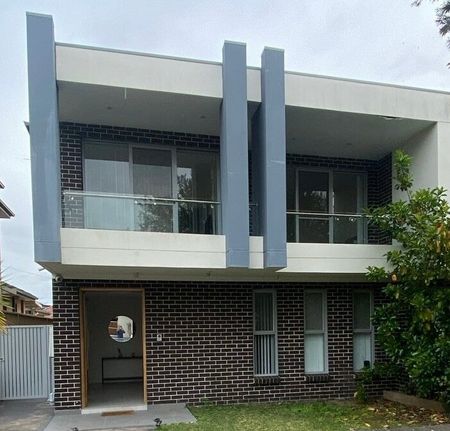 Kingsgrove - Photo 2